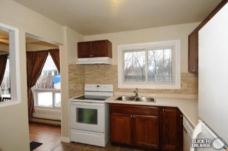 8 Huronia Crt, Brampton, L6S2C7 | Image 2