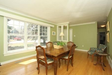 463 Avon Cres, Oakville, L6J2T2 | Image 2