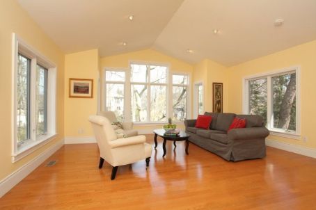 463 Avon Cres, Oakville, L6J2T2 | Image 3