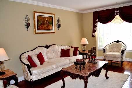 72 Nantucket Cres, Brampton, L6S3X5 | Image 2