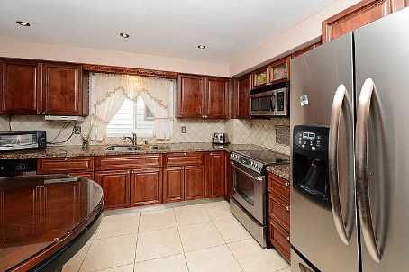 137 Beech St, Brampton, L6V2Z2 | Image 2
