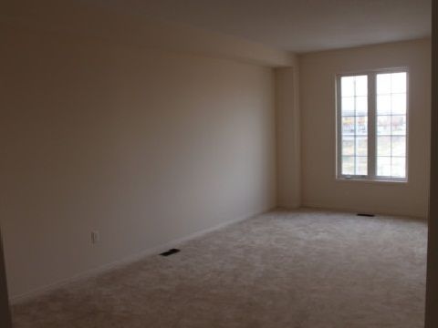 647 Courtney Valley Rd, Mississauga, L5V0C4 | Image 2