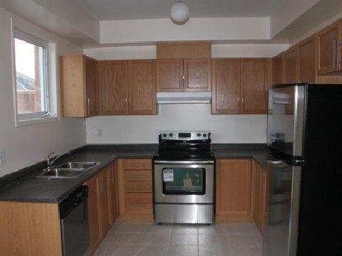 647 Courtney Valley Rd, Mississauga, L5V0C4 | Image 3