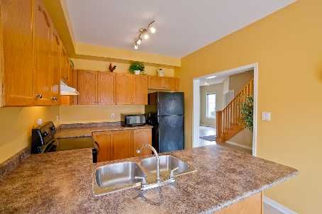 16 Cottontail Rd, Brampton, L4G6Y2 | Image 3