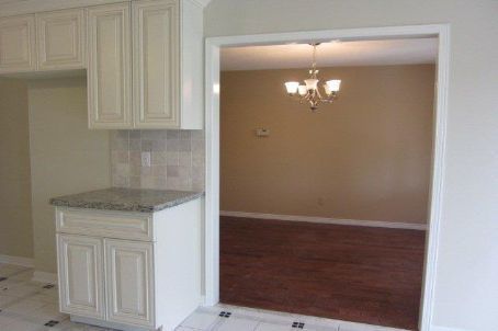 257 Huntington Ridge Dr, Mississauga, L5R1S3 | Image 3