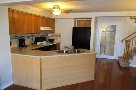 20 Langdale Cres, Brampton, L6Y4S2 | Image 2