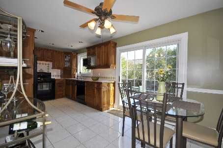 517 Farmstead Dr, Milton, L9T4N7 | Image 3