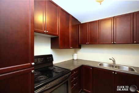 148 - 1066 Falgarwood Dr, Oakville, L6H2P3 | Image 2