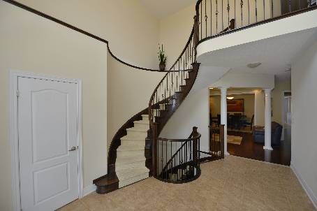 2340 Thruxton Dr, Oakville, L6H0C5 | Image 2