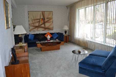 129 Folkstone Cres, Brampton, L6T3M6 | Image 2