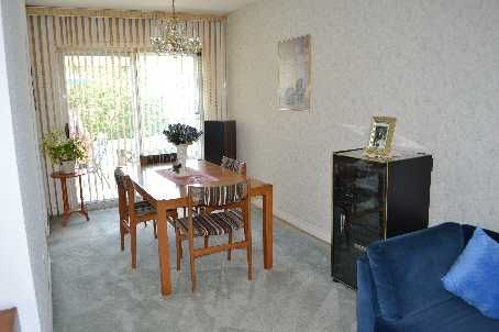 129 Folkstone Cres, Brampton, L6T3M6 | Image 3