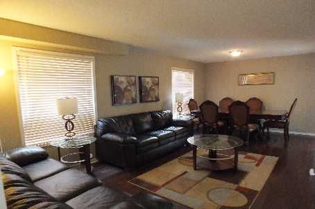 10 Capistro St, Brampton, L7A3J3 | Image 2