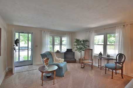 39 Woodward Ave, Brampton, L6V1K2 | Image 2