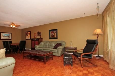 7327 Joliette Cres, Mississauga, L5N1Z2 | Image 2