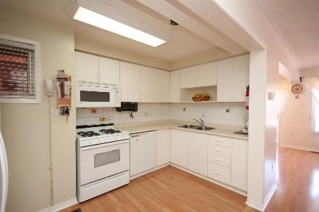 3 Sinclair Crt, Brampton, L6X4P5 | Image 2