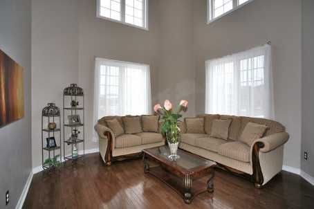 2523 Highmount Cres, Oakville, L6M4Z1 | Image 2