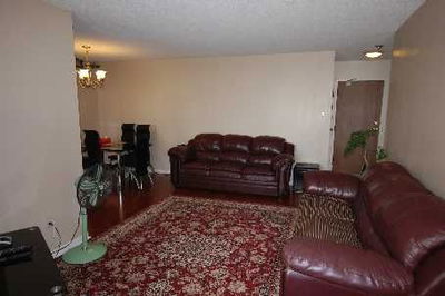 Unit 2109 — 550 Webb Dr, Mississauga - City Centre image-0-2