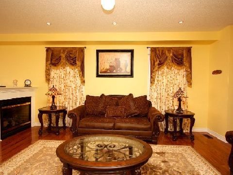 114 Rocky Point Cres, Brampton, L6V4R8 | Image 2