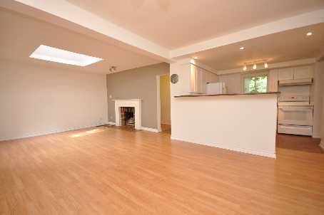 322 Indian Valley Tr, Mississauga, L5G2K8 | Image 2