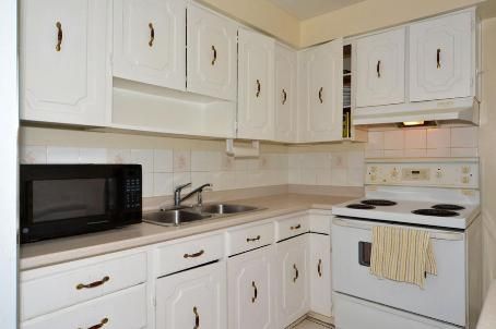 71 - 3525 Brandon Gate Dr, Mississauga, L4T3M3 | Image 3