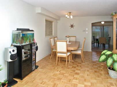 11 Poplar Plains Rd, Brampton, Xxxxxx | Image 2