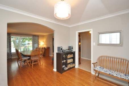 1719 Valentine Gdns, Mississauga, L5J1H4 | Image 3