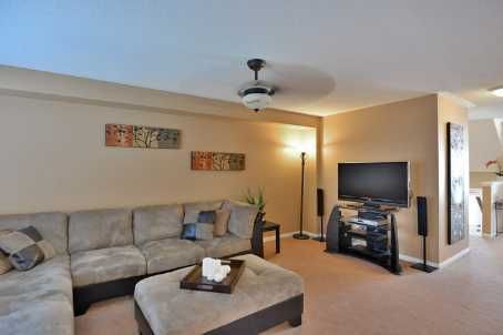 1251 Lamont Cres, Milton, L9T6W4 | Image 2