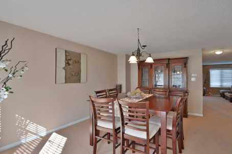 1251 Lamont Cres, Milton, L9T6W4 | Image 3