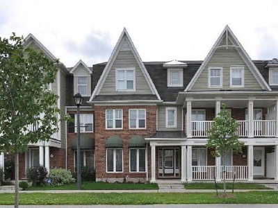 Townhouse sold at 656 Holly Avenue, Milton, Ontario, L9T0G3 - Coates - MLS: W2704514