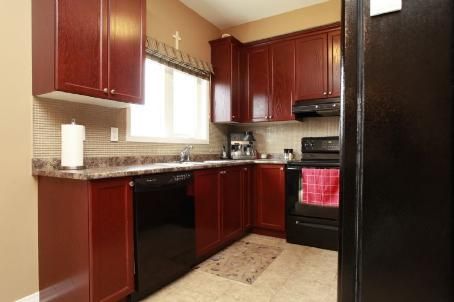 90 Niagara Tr, Halton Hills, L7G)A8 | Image 2
