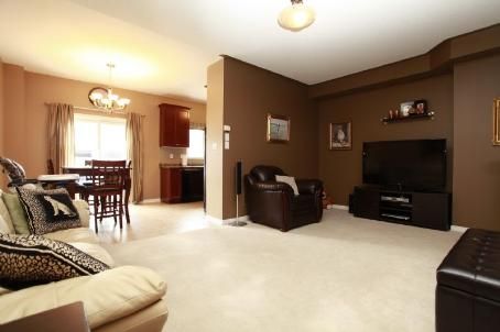 90 Niagara Tr, Halton Hills, L7G)A8 | Image 3