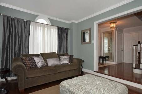 7 Stonegate Dr, Brampton, L6Z1L7 | Image 2