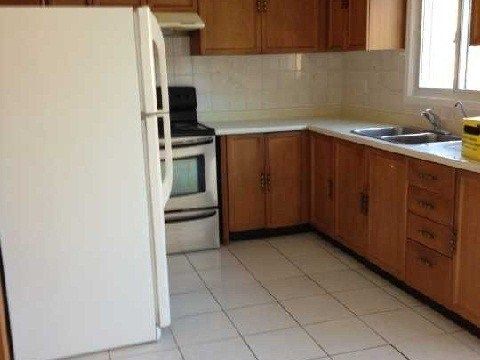 40 Leatherhead Crt, Brampton, L6S5E7 | Image 2