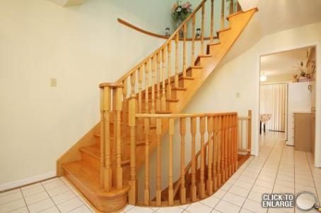 32 Pennsylvania Ave, Brampton, L6Y4N7 | Image 2