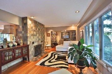 988 Tennyson Ave, Mississauga, L5H2Z1 | Image 2