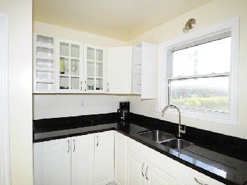 438 Silverthorn Ave, Toronto, M6M3H5 | Image 2