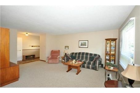 584 Elliott Cres, Milton, L9T3G4 | Image 3