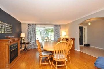 1719 Valentine Gdns, Mississauga, L5J1H4 | Image 2