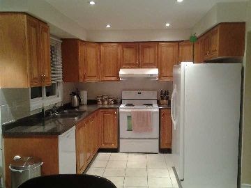 198 Harrowsmith Dr, Mississauga, L5R1R9 | Image 2