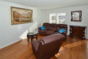 340 Kittridge Rd, Oakville, L6H7K6 | Image 3