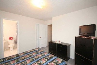 73 Roundstone Dr, Brampton - Credit Valley image-0-4