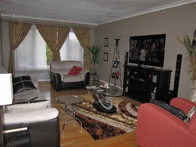 Semi-Detached House leased at 52 Dellbrook Crescent, Toronto, Ontario, M9L1E2 - Humber Summit - MLS: W2818444