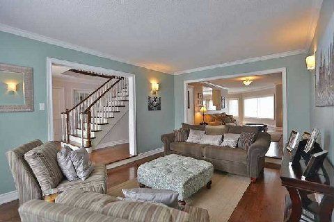 7 Stonegate Dr, Brampton, L6Z3L7 | Image 3