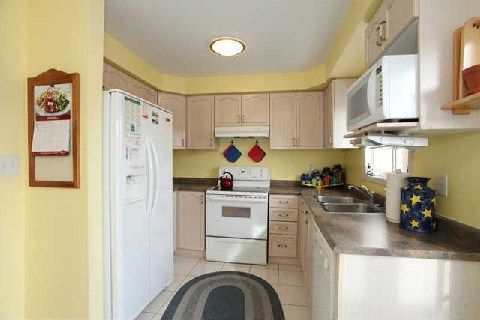 408 Fairgate Way, Oakville, L6H 6Y1 | Image 3