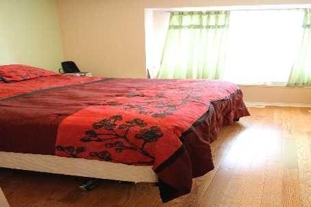 3255 Redpath Circ, Mississauga, L5N 8R3 | Image 3