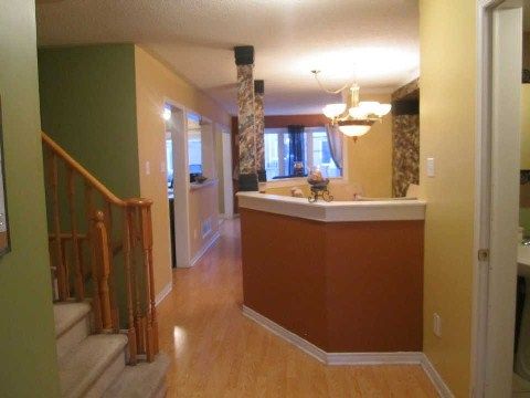 33 Lacebark Crt, Brampton, L6R3M9 | Image 2