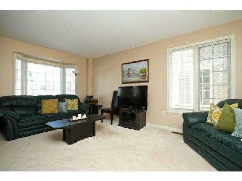 2218 Bluegrass Lane, Burlington, L7L6L5 | Image 2