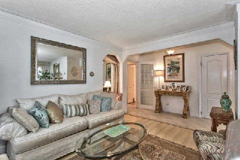 2143 Grange Dr, Mississauga, L5B1P4 | Image 2