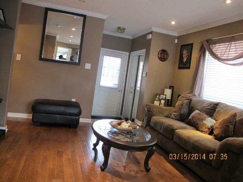 110 Dwyer Dr, Brampton, L6P2C3 | Image 2