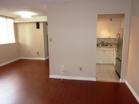 605 - 3590 Kaneff Cres, Mississauga, K5A3X3 | Image 3